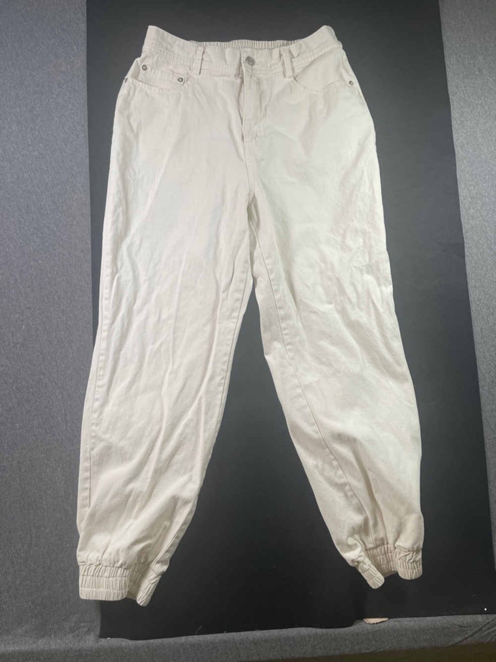 Women’s Elastic Cuff Joggers in Cream